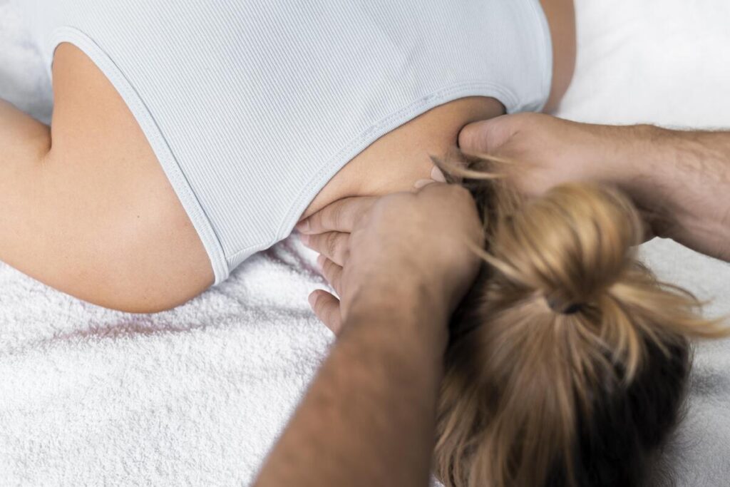 Terapia manualna na bolesny bark